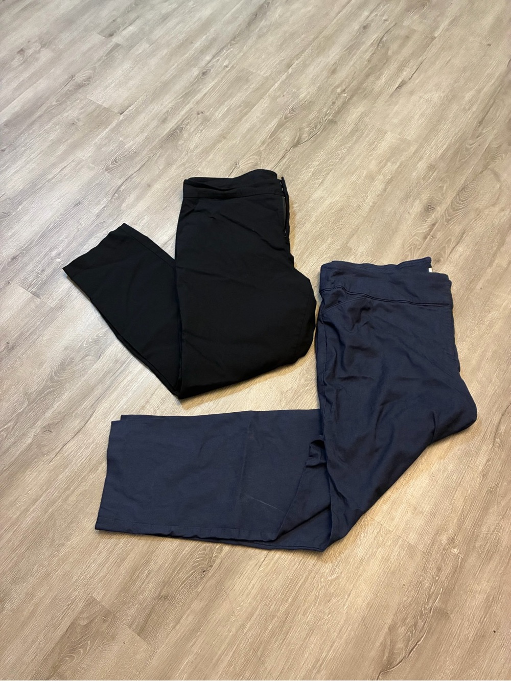 Avenue Women's Capris - Black & Navy